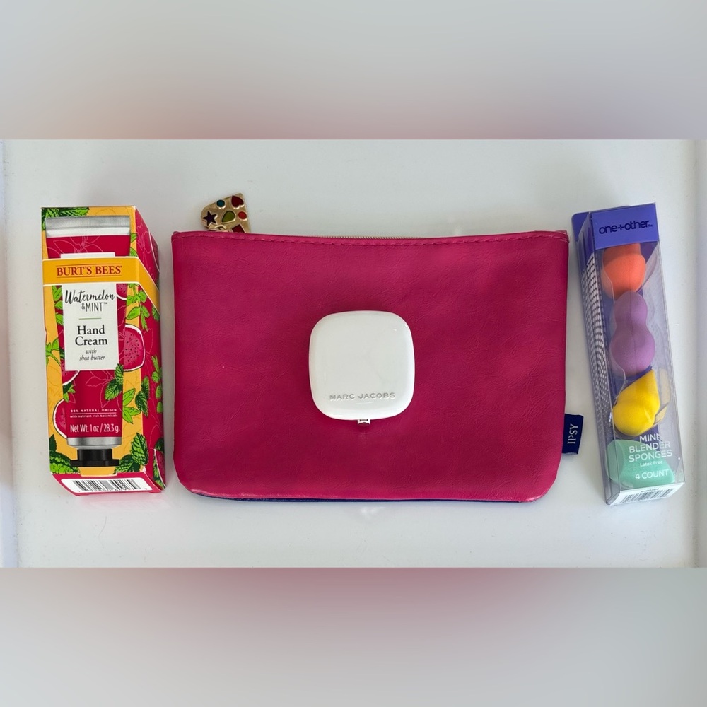IPSY Stuffed Cosmetic Bag Over $60 Value IPSY + Marc Jacobs + Burt’s Bees - Picture 11 of 11